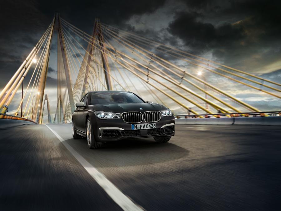  BMW M760Li xDrive (G12) 2016 года  (WW) (фото 18 из 25)